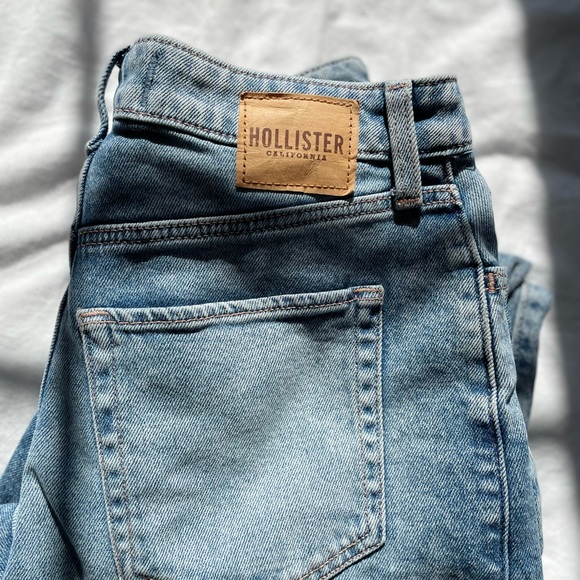 Hollister Cross Button High Rise Straight Jeans - Picture 1 of 3